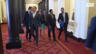 Народните представители  си назначиха сътрудници