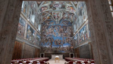 Конклавът избира нов папа, кардиналите са затворени в Сикстинската капела