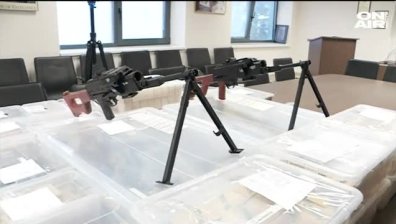 Двама остават в ареста след откритите незаконни оръжия