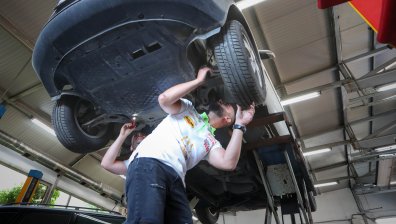 Широките гуми за колата - сигурност на пътя, но и рискове