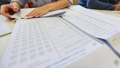 Небесната надпревара в София към 13 часа: "Жълт вятър на промяната" е лидер, "Червена роза" изпревари "Синя джипка"