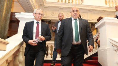 "Чест за българския език": Политиците с цветни пожелания за 24 май и Георги Господинов 