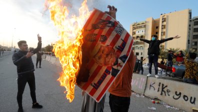 Протестиращите пред американското посолство в Багдад се изтеглиха