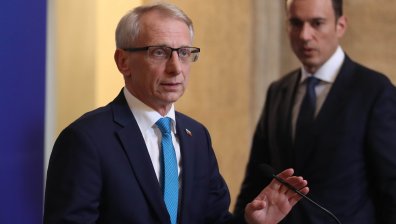 Денков пред ЕП: Тайните служби на Путин се възползват от обвързаността ни с Русия