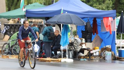 Отровното трио: Атаката над палатковия лагер пред СУ беше жесток акт