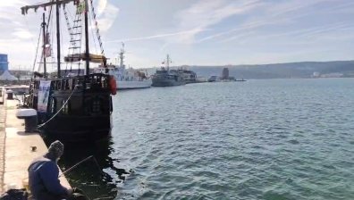 Показаха кадри от спасителната операция край потъналия кораб HS Dignity