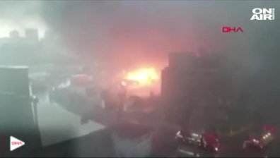 Три индустриални сгради в Истанбул бяха унищожени от пожар