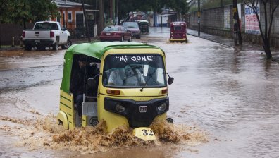 Ураганът "Агата" уби най-малко 10 души в Мексико, близо 20 са изчезнали