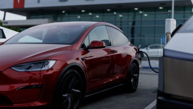 Американка съди Tesla за $10 млн. след катастрофа по време на тестдрайв