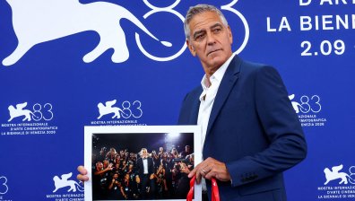 Клуни: Срам ме е от правителството на САЩ, но ще преминем през това