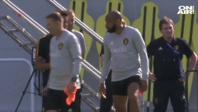 Френският президент пристига в Санкт Петербург за мача Франция - Белгия