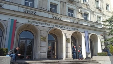 Изслушват уличените в допинг плувци: Предоверили ли са се тримата спортисти?