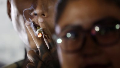 Зеленски иска да узакони консумацията на канабис за медицински цели