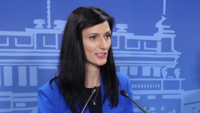 Мария Габриел: Двама българи са сред заложниците, взети от "Хамас"