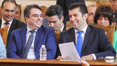 Петков с финален призив към депутатите на ИТН, Асен Василев си изпусна нервите в НС