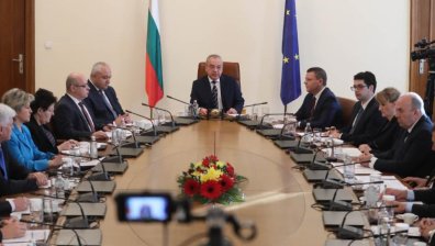МС отговори на Нинова: Не сме разглеждали даване на нова военна помощ на Украйна