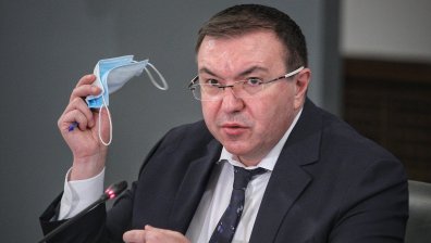 Министър Ангелов посочи трите варианта за постигане на колективен имунитет