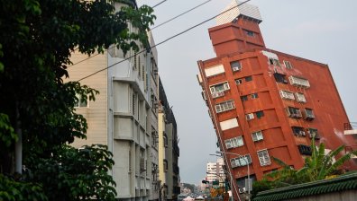 Ужасът след земетресението в Тайван от първо лице: Живея на петия етаж, но вече е втори