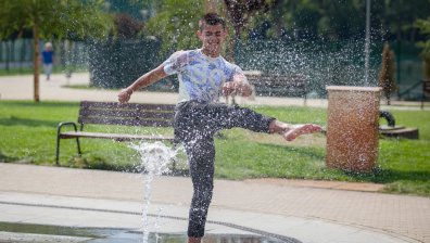 Жълт код за опасно горещо време е обявен за 22 области в страната утре