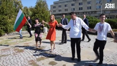 Фестивалът "Бъдеще с традиции 2018" бе открит с най-дългото хоро в Кърджали