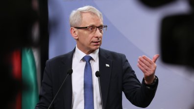 Денков: Политически мотиви стоят зад исканата оставка на Вътев