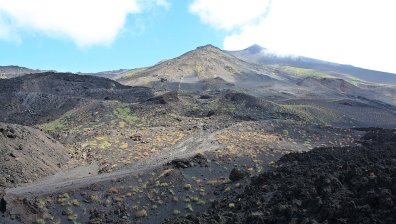 Етна се бунтува, започва да плаши живеещите в селищата в подножието
