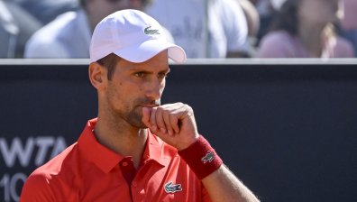 Новак Джокович се прегледа след удара с бутилка в главата му в Рим