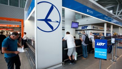 Полша спира временно въздушните връзки с Франция заради пандемията