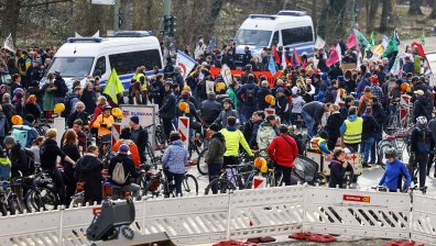 Екоактивисти блокираха пътища в Германия