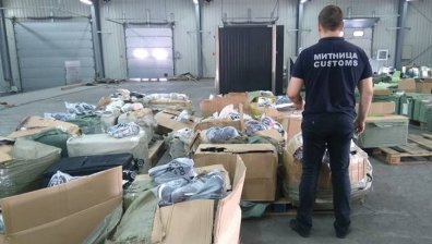 Митничари хванаха хиляди химикалки и парфюми менте