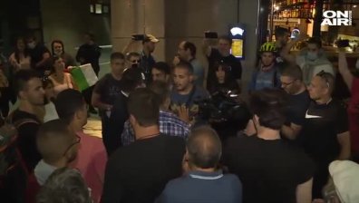 Нападнаха журналисти на "Нова телевизия" на протеста на Орлов мост