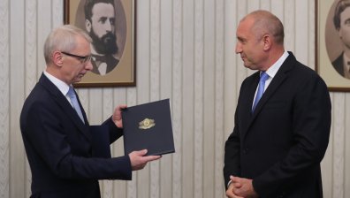 ПП-ДБ върнаха на Румен Радев празна папка (СНИМКИ)