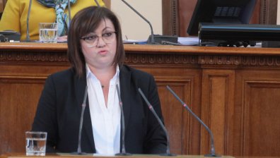Нинова настоя в НС: Президентът да уволни шефа на ДАНС, Генчовска да отмени нотата