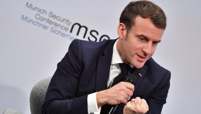 Опозицията с 40 000 поправки на спорната реформа на Макрон