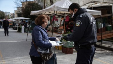 Родители в Гърция на протест срещу носенето на маски от ученици