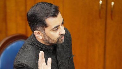 Най-младият лидер в Шотландия изповядва исляма: Хамза Юсаф положи клетва като премиер