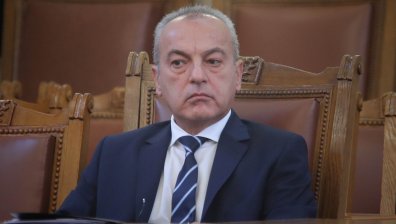 Донев управлява по-дълго от Петков, диригент заема мястото на проф. Минеков