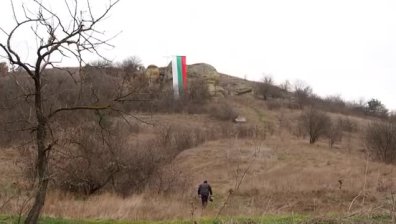 Във варненско село и ушиха, и спуснаха 20-метров трибагреник