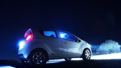 Коя е безопасната скорост за шофиране през нощта, за да се контролира ситуацията?