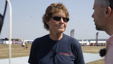 Авиошоу: Шерил Стърнс - между кокпита и парашута