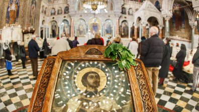 "Св. Александър Невски" чества своя зимен храмов празник (+СНИМКИ)