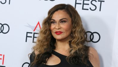 Крадци ограбиха майката на Бионсе, задигнаха $1 млн.