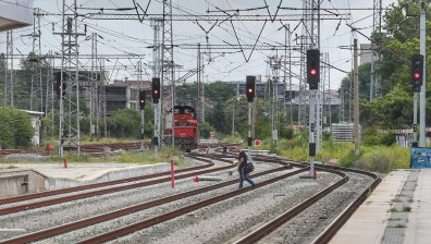 Инцидентът с дерайлирал вагон: Как ще стигнат до София пътниците от влака от Бургас