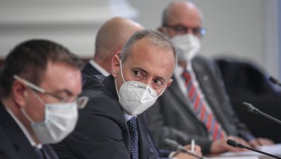 Вълчев към омбудсмана за отпадането на матурите: Да отменим и самото образование?!