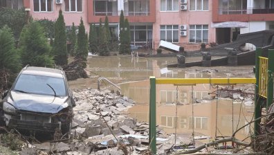 Живеещите в Елените продължават да са без ток и вода