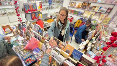 Не четем: Над 60% от българите бягат от книгите като дявол от тамян (ВИДЕО)
