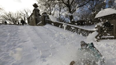 Снежна буря и в САЩ, затвориха училища (+ВИДЕО)