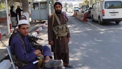 Връщането на талибаните начело на Афганистан възроди търговията с оръжия