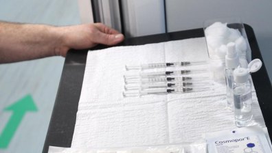 Започва ваксинирането в домовете за възрастни в София