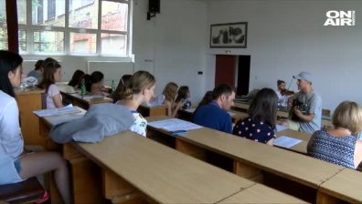 Чужденци от 5 континента учат български във Велико Търново